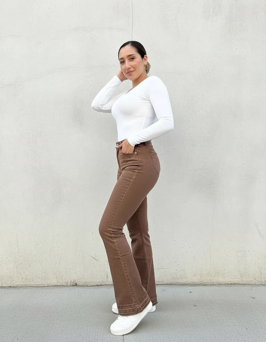 Jean Mujer Flare Café Chocolate Tiro Alto Elasticado Push Up (Basta deshilachada)